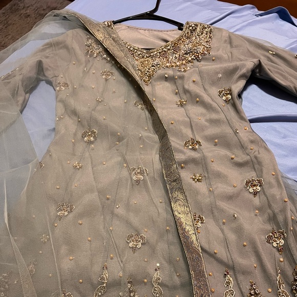 Formal wear beautiful embroidered shirt + dupatta! Never worn - Picture 5 of 5